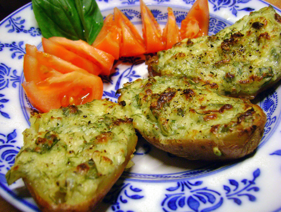 Cartofi copți, cu umplutură de Brânză Făgăraș Covalact de Țară și verdeață