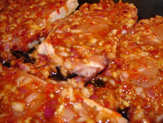 Cotlet de porc cu ardei gras si chili